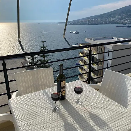 With Huge Sea View Balcony Lägenhet